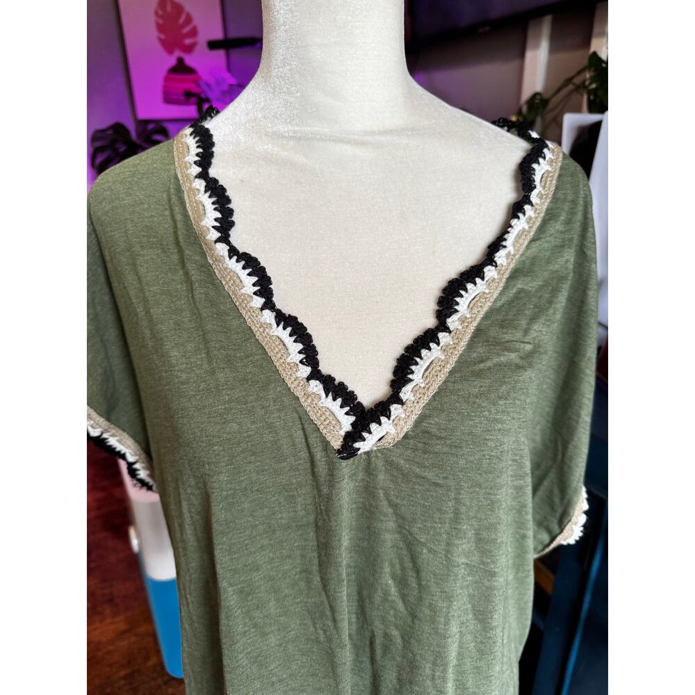 SHEIN Plus Size Batwing Sleeve V-Neck Tee - 2XL - Picture 3 of 7
